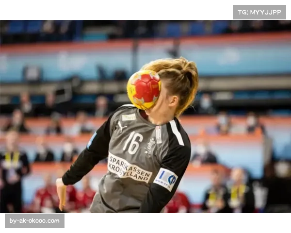 主裁判穆努埃拉主动向门将道歉 承认视线受阻误判手球展现职业态度 主裁判穆努埃拉主动向门将道歉 承认视线受阻误判手球展现职业态度